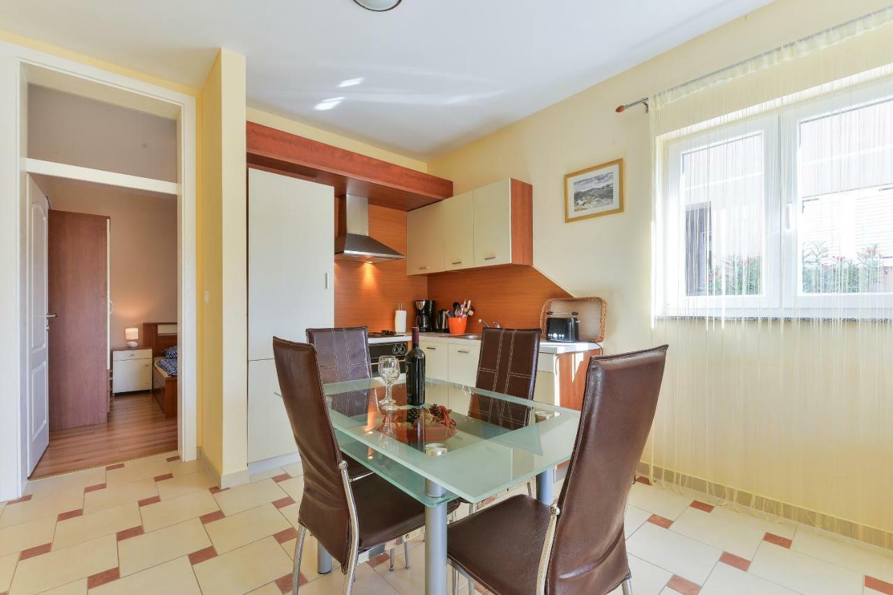 Apartments Dakovic Пакоштане Екстер'єр фото